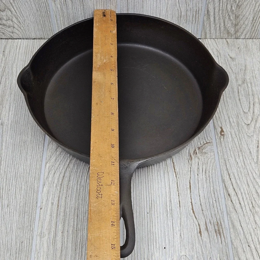 Vintage Lodge 3 Notch Cast Iron Skillet 8 D Heat Ring 10.5 Inch Pan Dual Spout